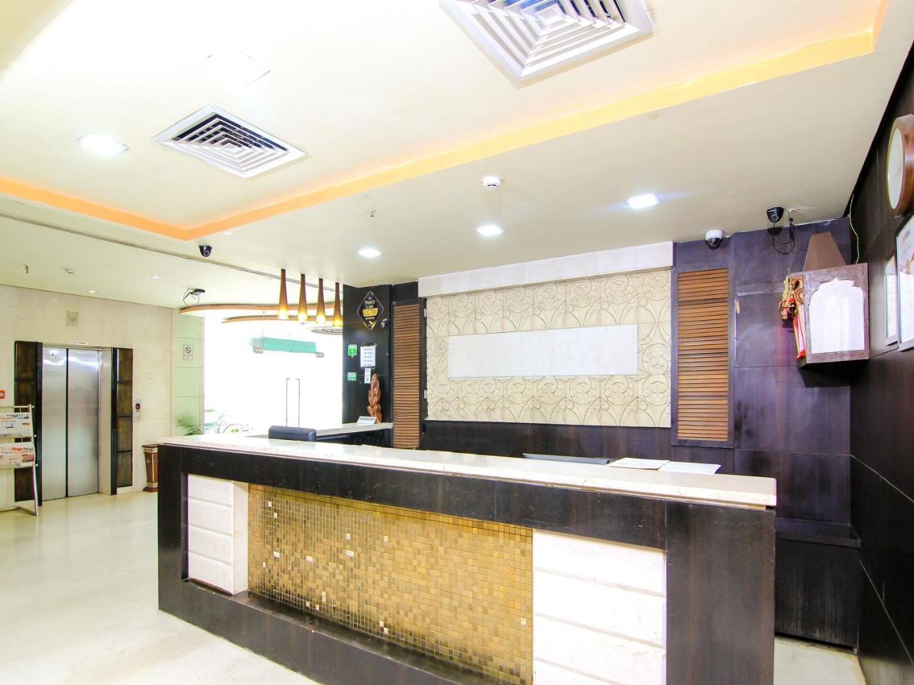 Oyo 2136 Hotel The Continental