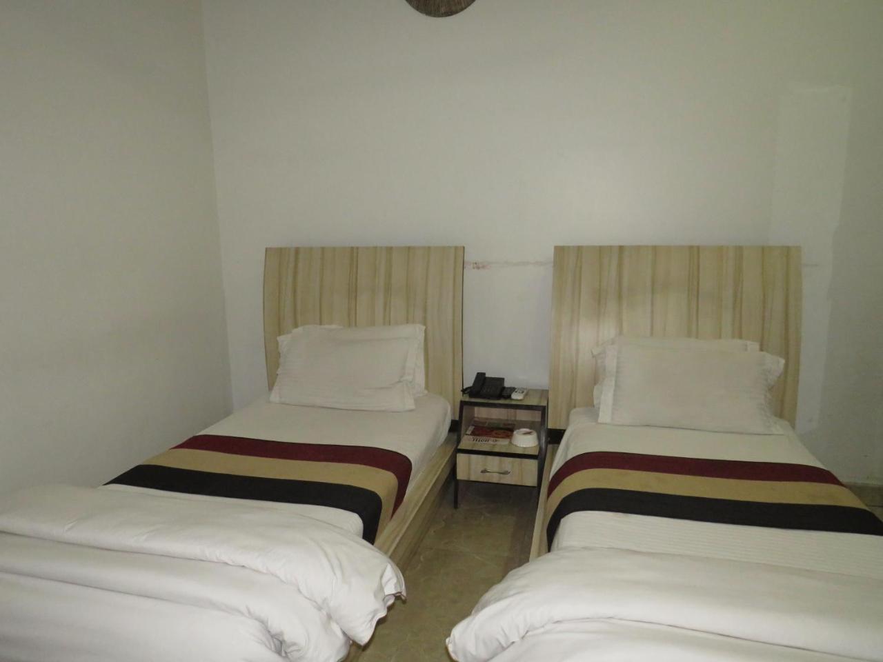 Oyo 1358 Hotel Crossroad 3* Lucknow