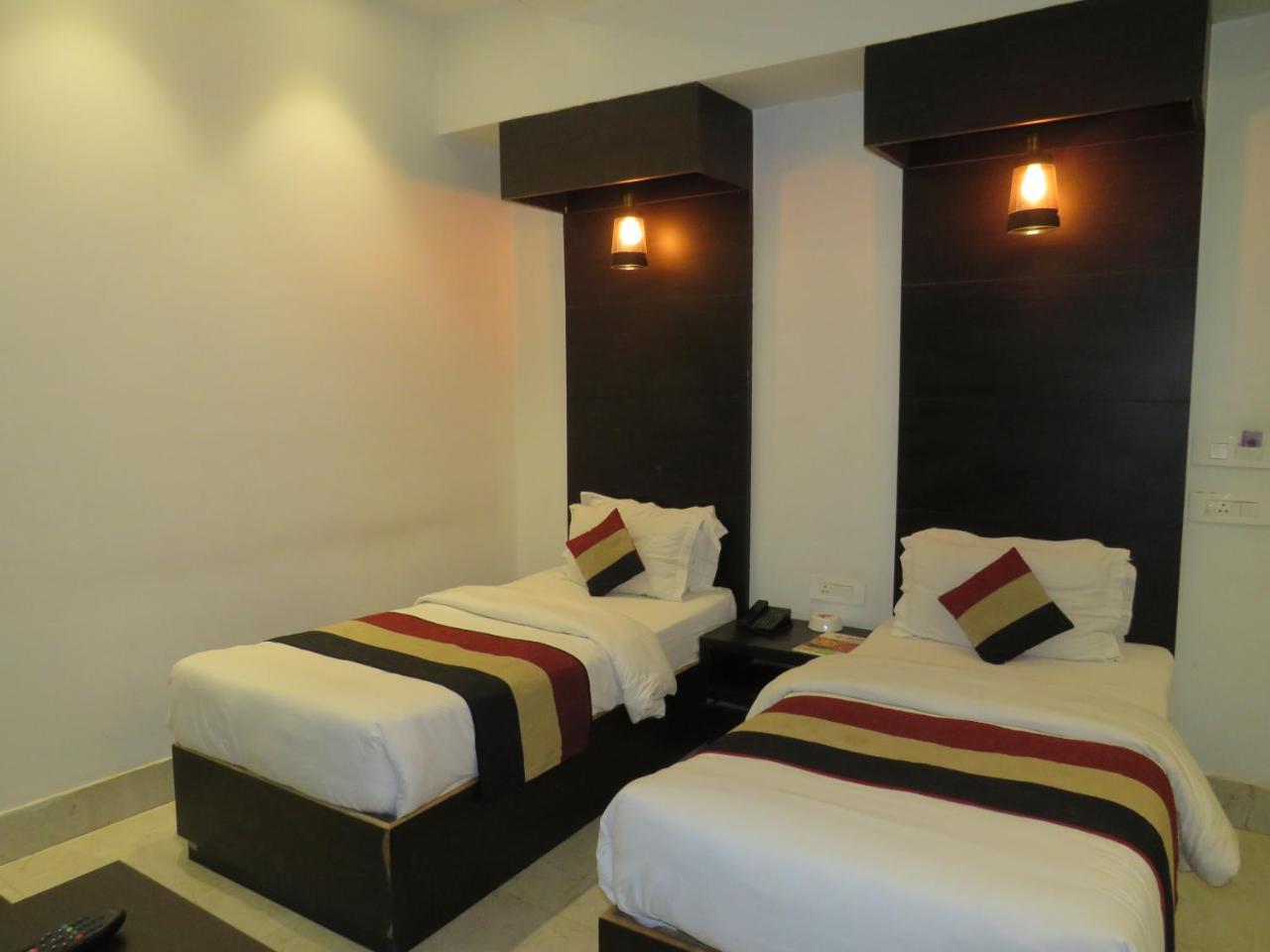 Oyo 1358 Hotel Crossroad Hotel