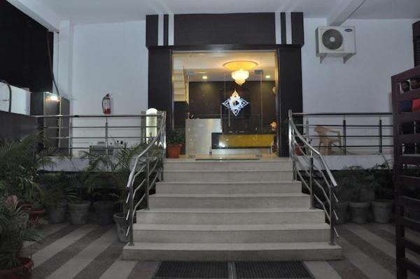 Hotel Oyo 1358 Hotel Crossroad