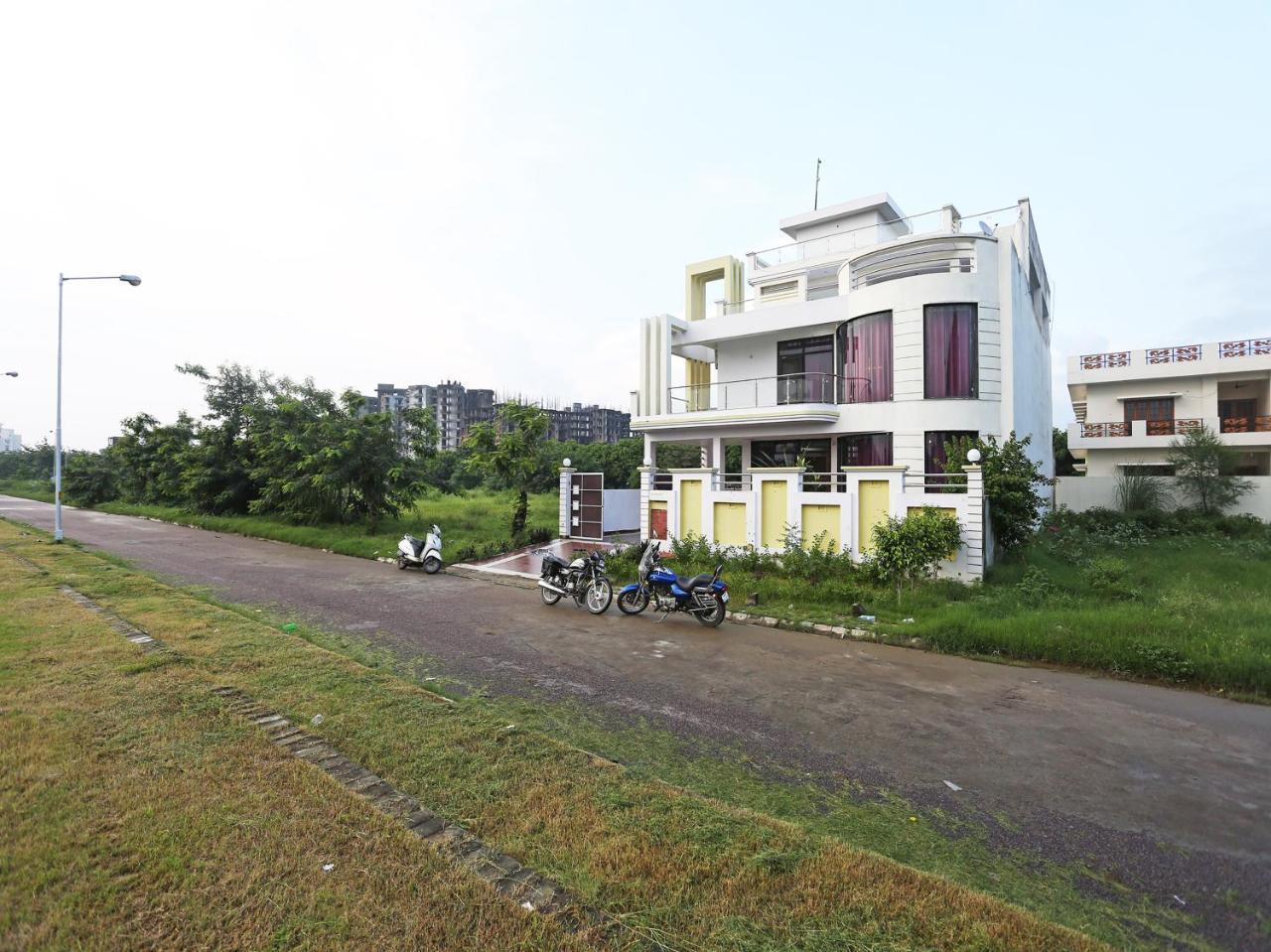 Hotel Oyo 18648 Raj 3*