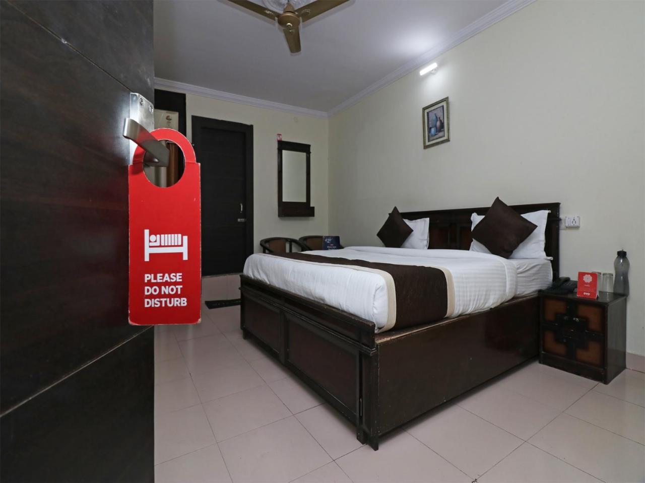 Oyo 23009 Maxx Hotel