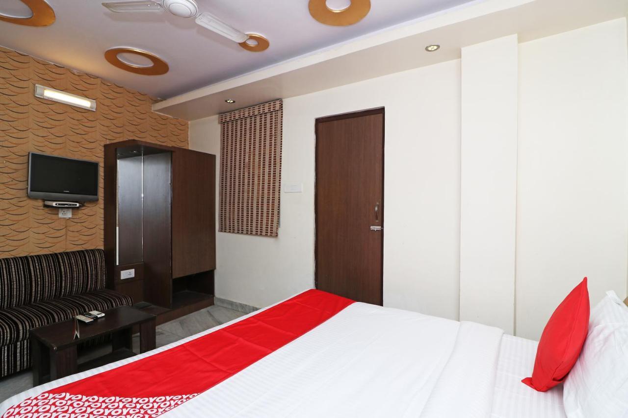 Hotel Oyo 4011 Travellers 2*