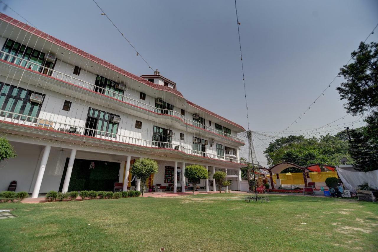 Oyo 19533 D Nest Hotel