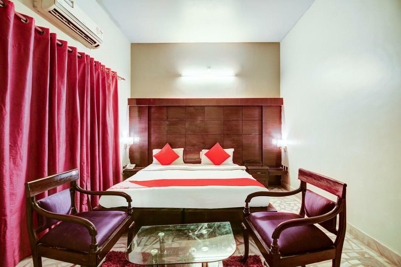 Oyo 38042 The Residency