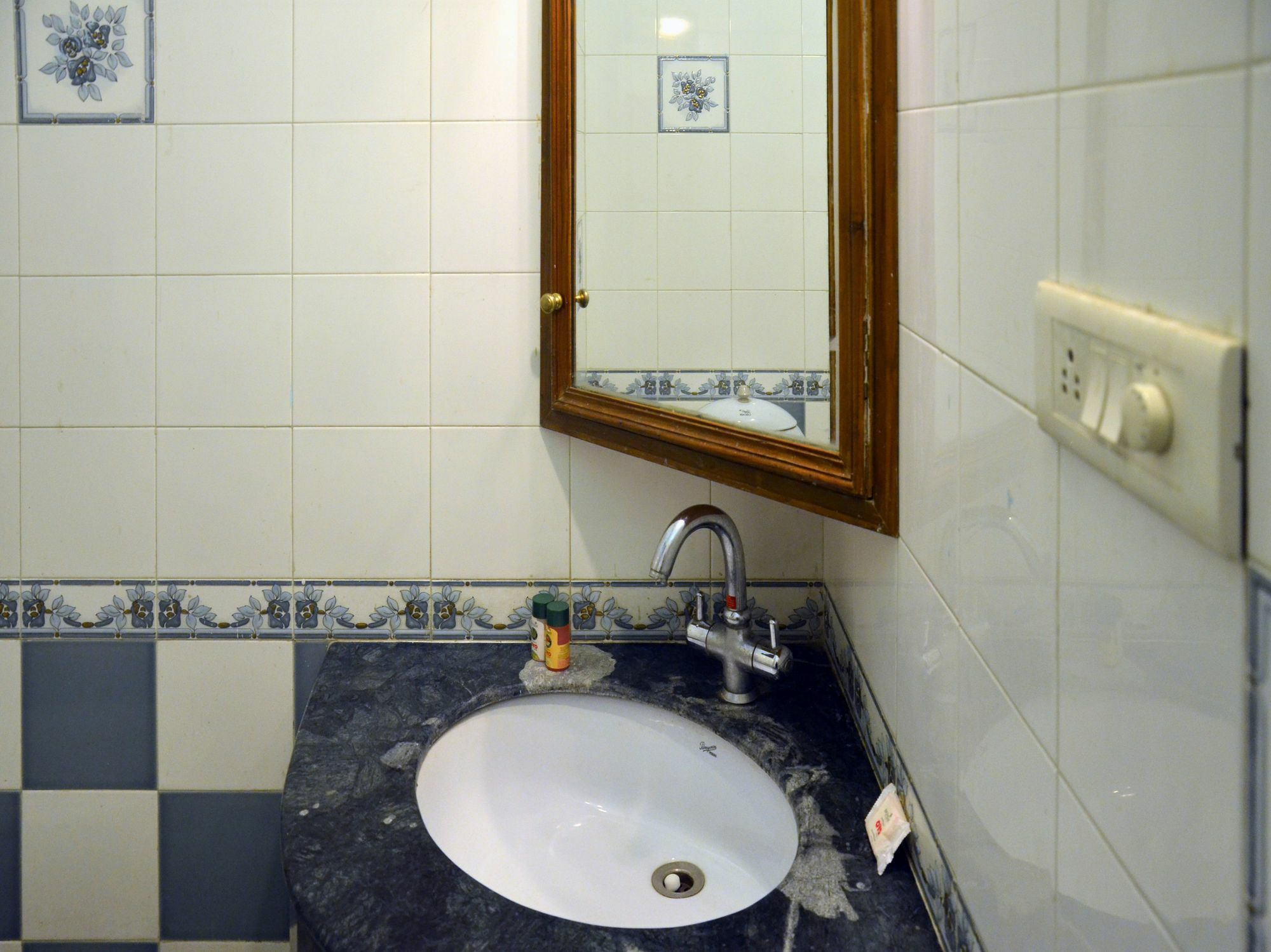 Oyo 5634 Ivy - Manoj Pandey Chowk Hotel