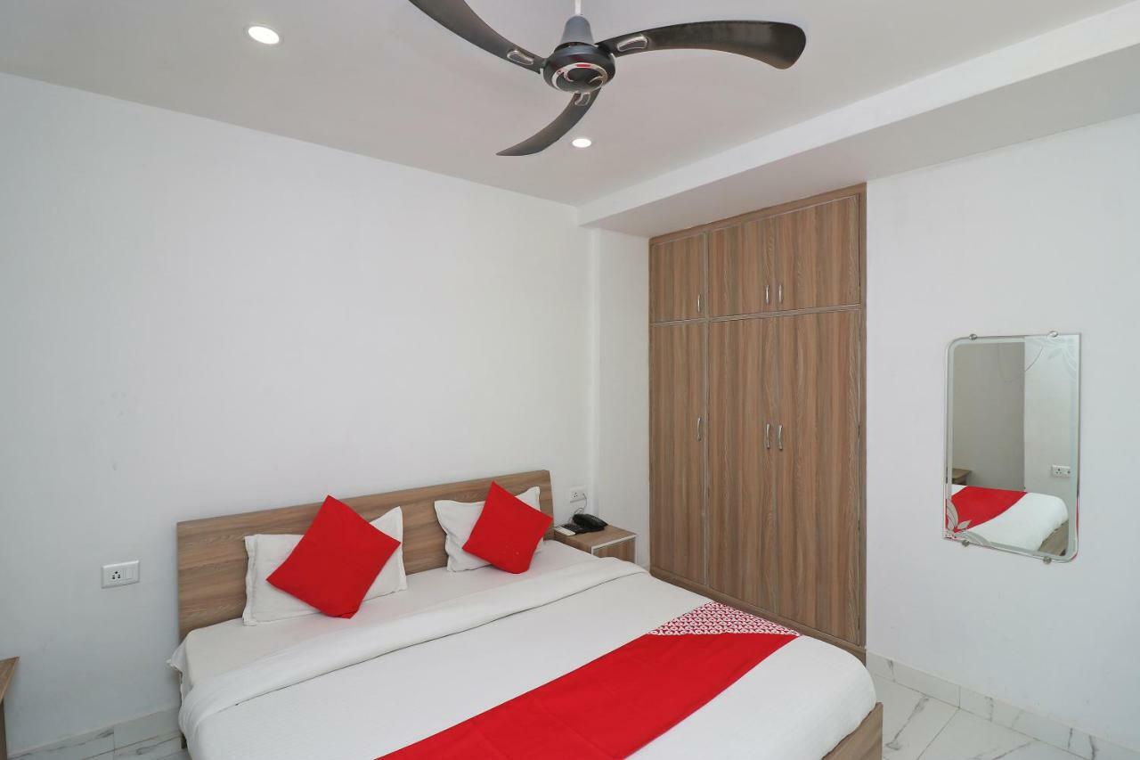 Oyo 11069 Star Hotel 3*