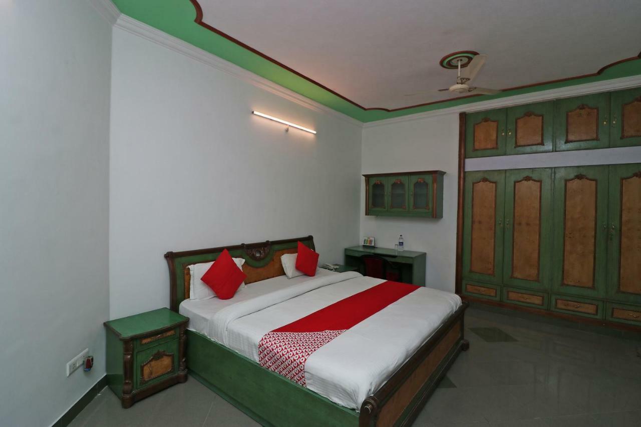 Oyo 11069 Star Hotel 3*