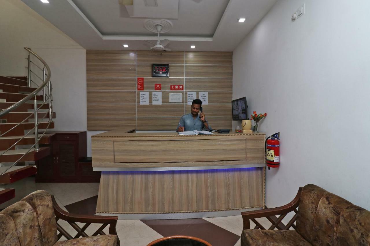 Oyo 11069 Star 3* Lucknow
