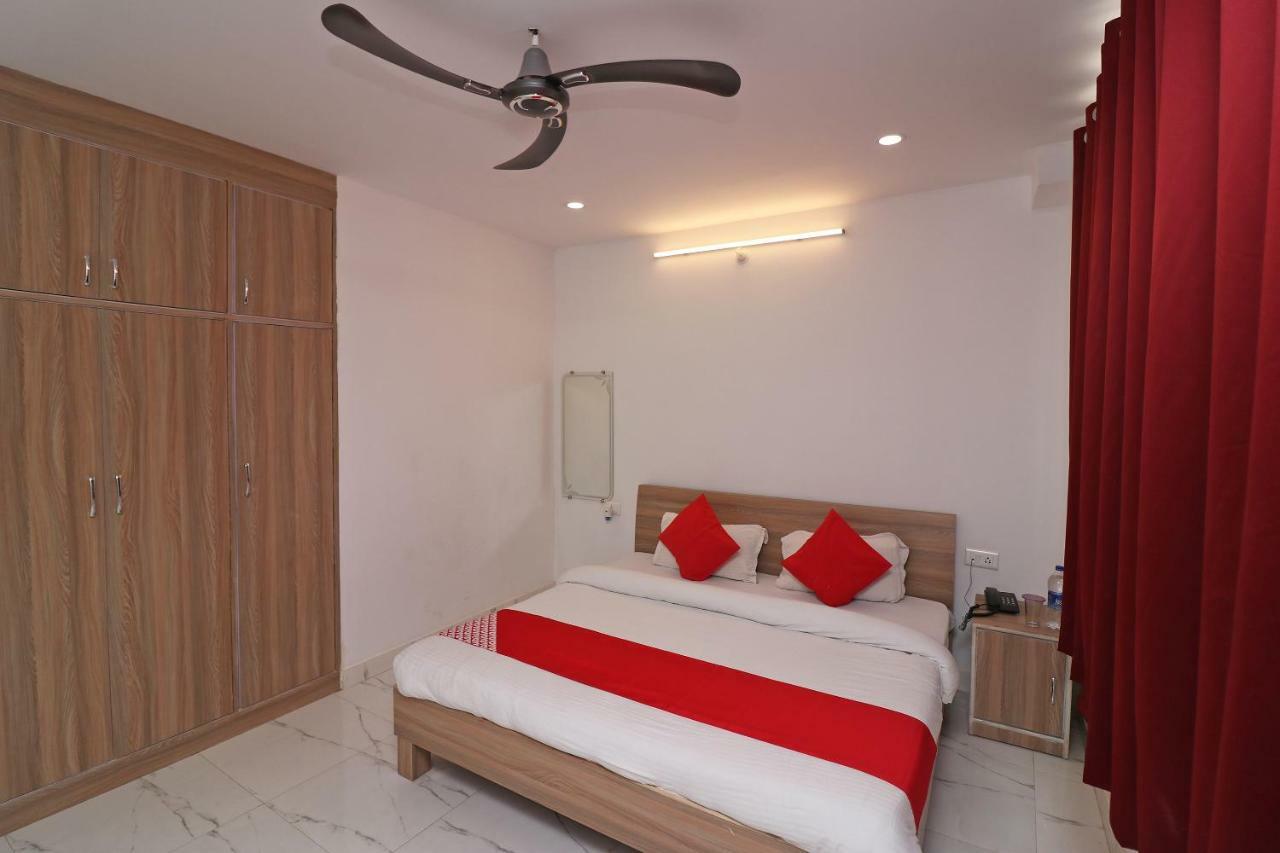 Oyo 11069 Star Hotel
