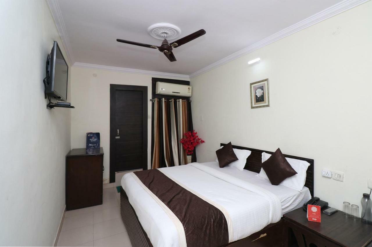 Oyo 23009 Maxx Hotel 3*