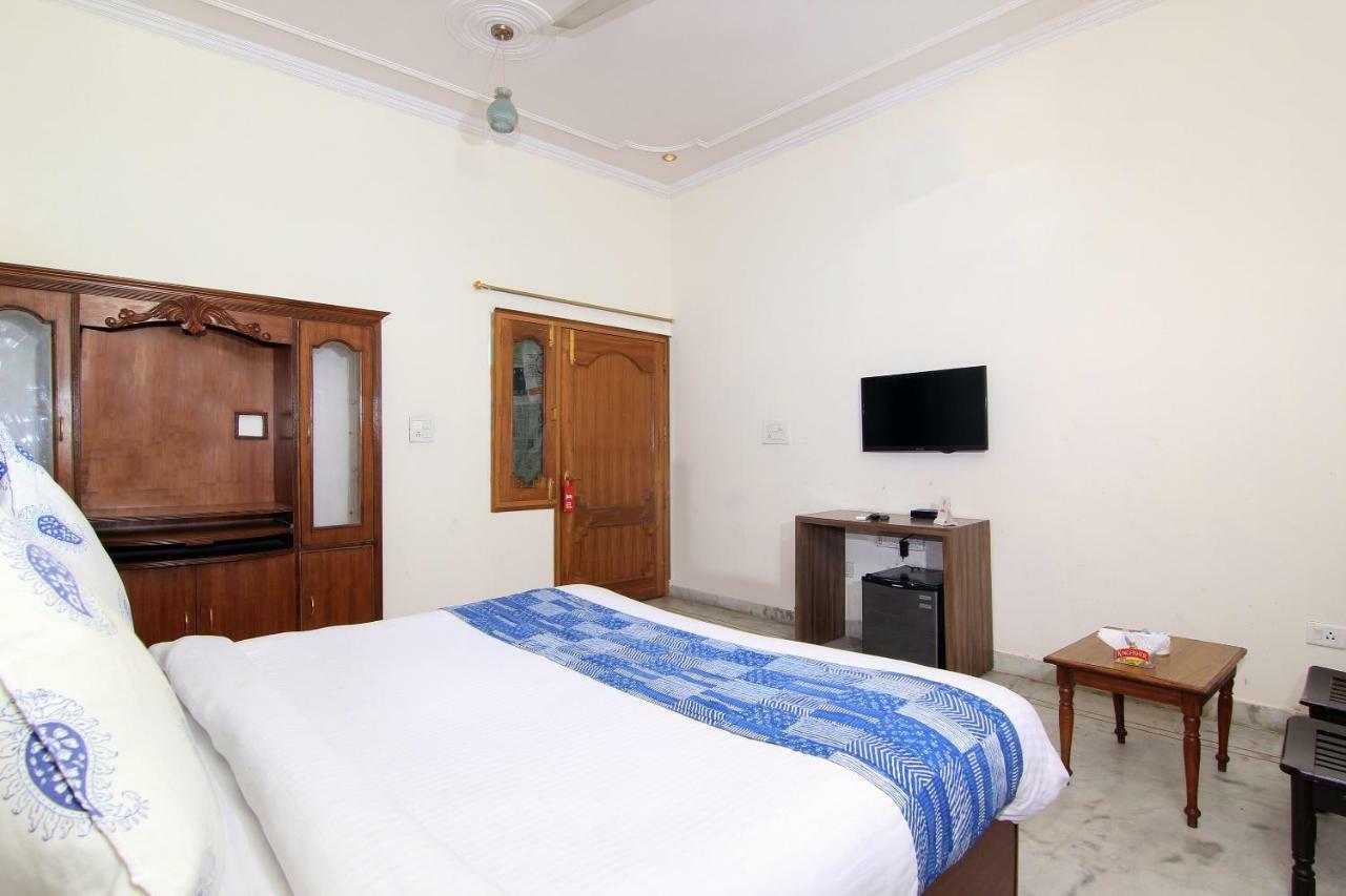 Hotel Oyo 5634 Ivy - Manoj Pandey Chowk 3*