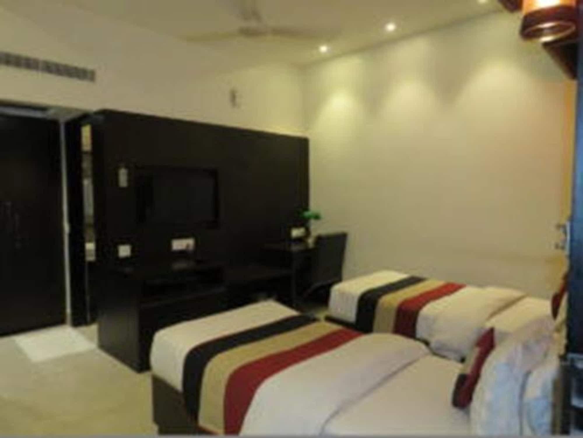 Crossroad Hotel