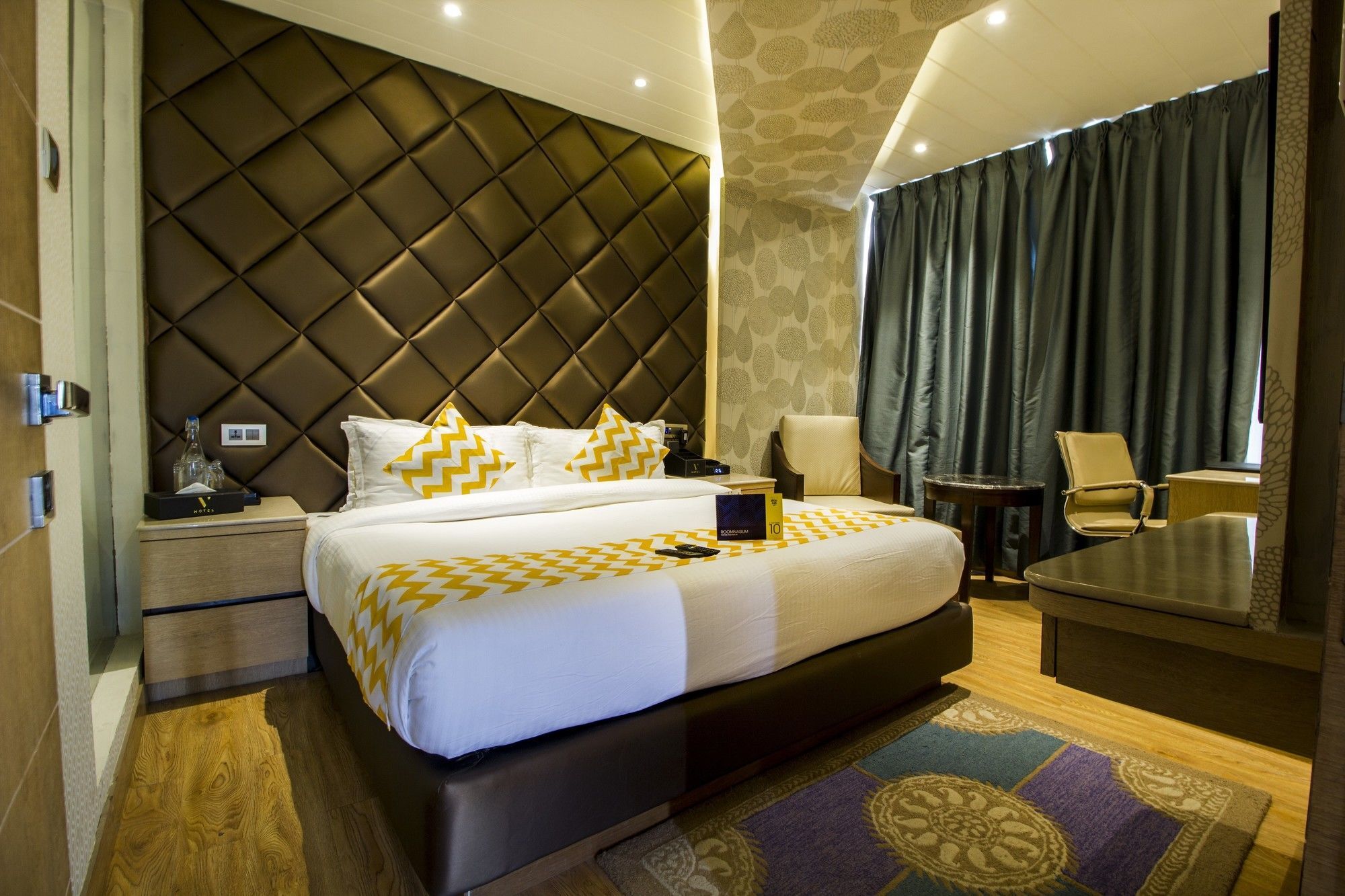 Hotel Fabhotel V Charbagh 3*