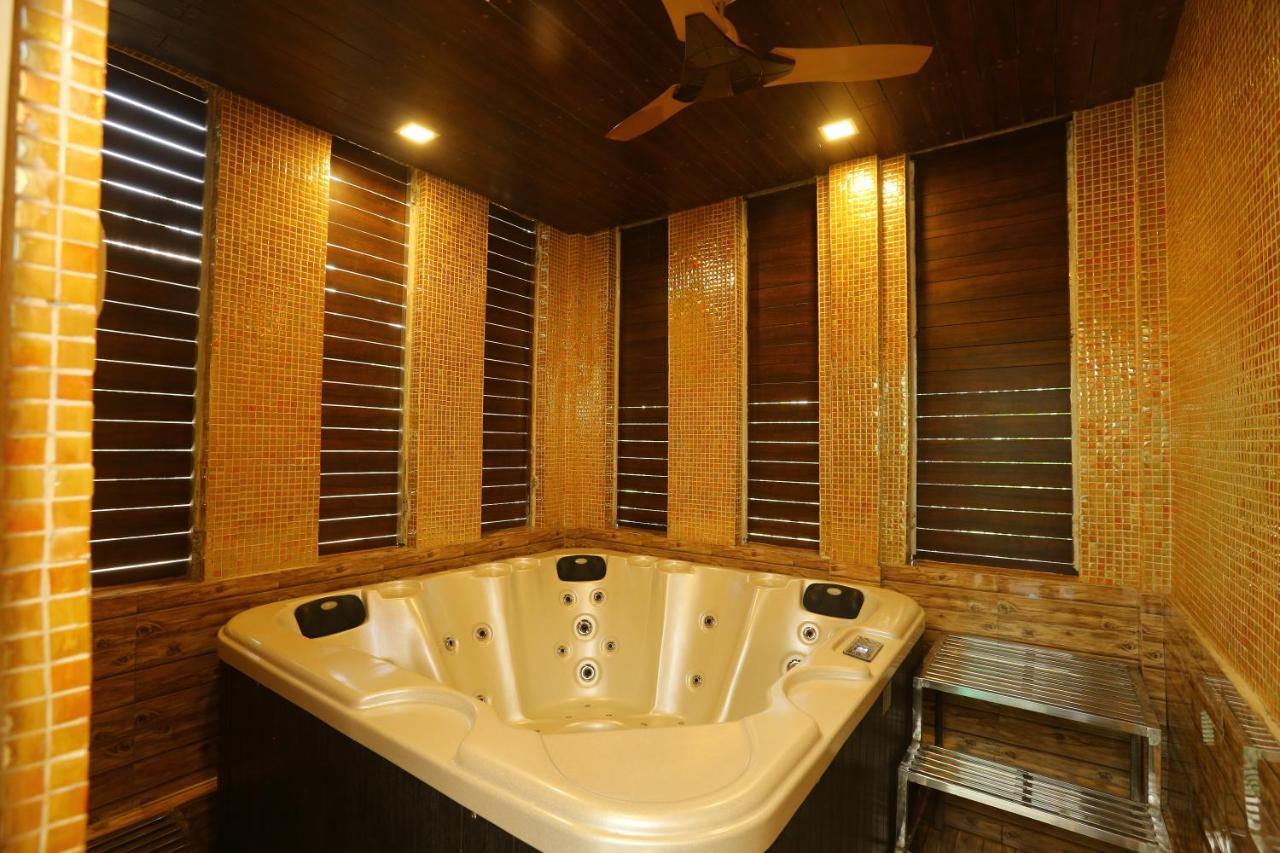 Mann The Palm Retreat Resort Lucknow