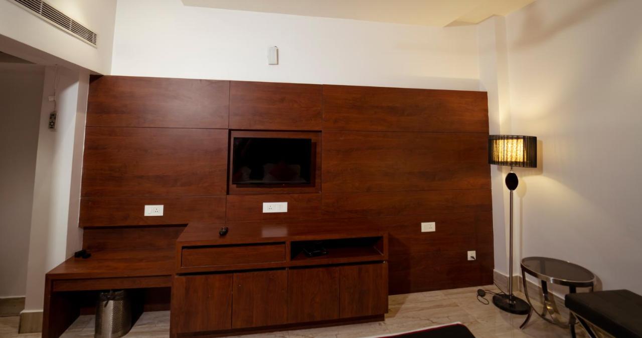 Crossroad Hotel Lucknow