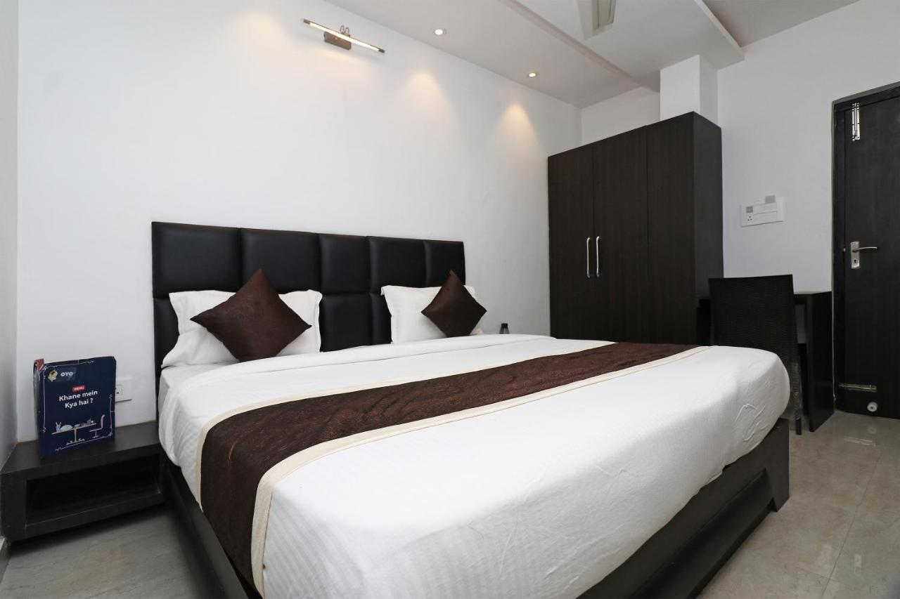 Oyo 23009 Maxx Hotel